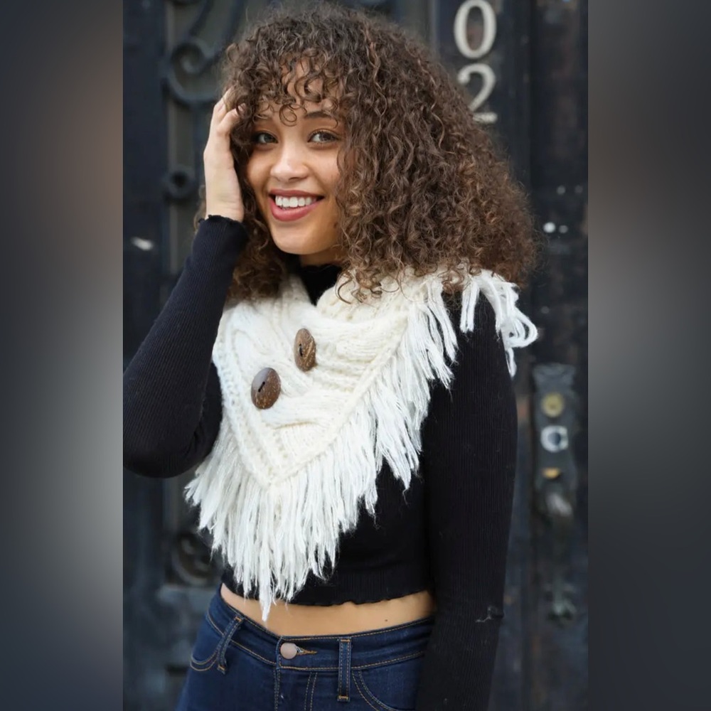 NWT! Heathered Shoulder Warmer With Coco Buttons